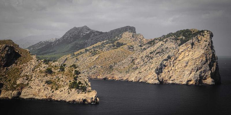 2024投资理财新视野：把握金融资讯、市场分析与加密货币的三角平衡