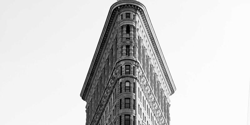 投资理财28法则：掌握金融资讯、市场分析与理财策略的黄金三角