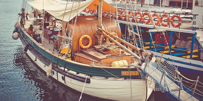 智能投顾 vs. 传统理财顾问：基金投资与股票市场的个性化配置新选择