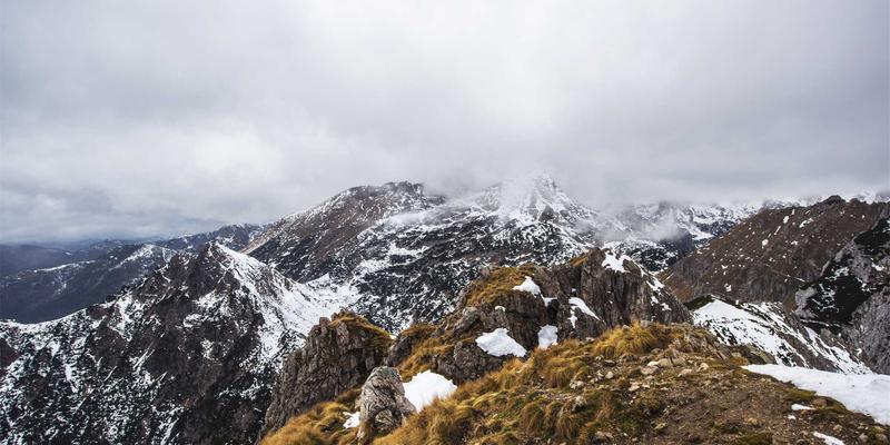 穿越周期迷雾：2024年投资理财前景展望与股票、基金配置策略